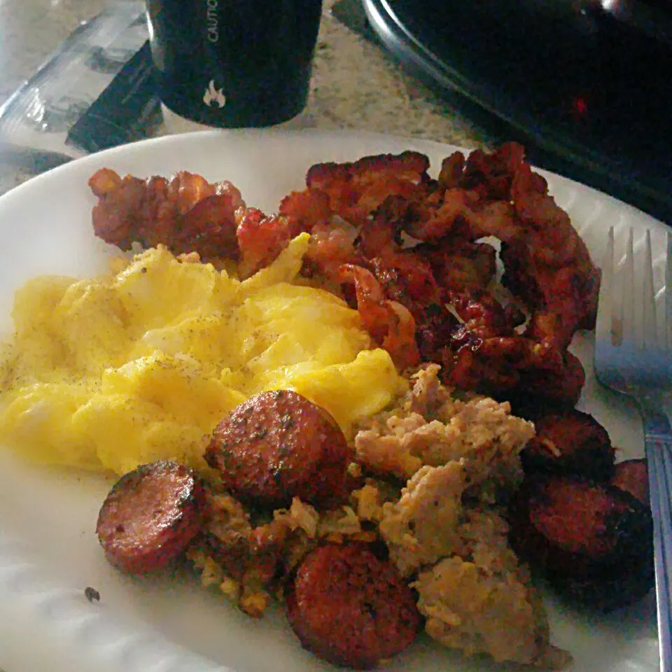 #Vaca #Breakfast #Eggs #Bacon #Sausages #GroundBeef #MeatLoversPlate with #BlackCoffee|Precious Loveさん