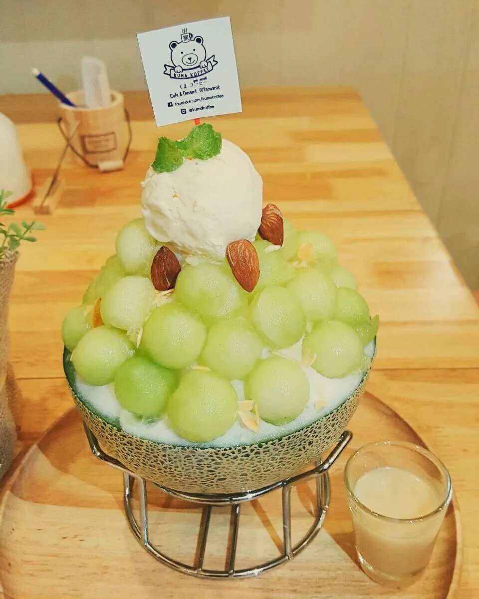 Snapdishの料理写真:メコン かき氷 🍈🍧 #melon #bingsu #kakikori|Blinkieさん