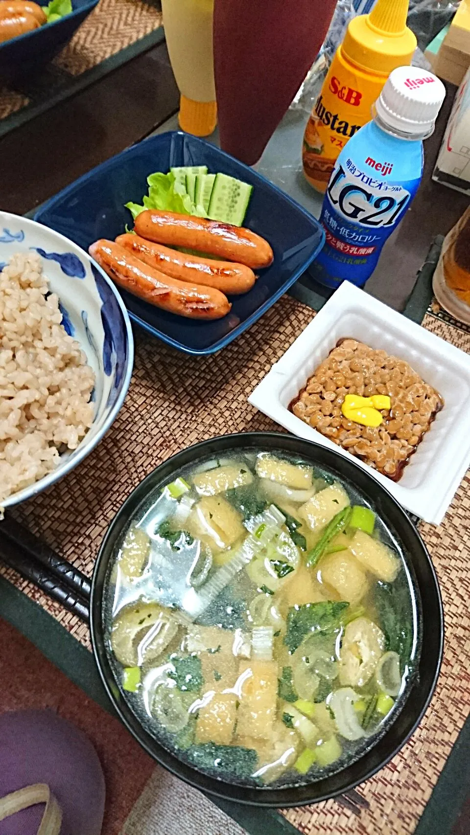 Snapdishの料理写真:ウインナーソーセージ&納豆&葱の味噌汁|まぐろさん