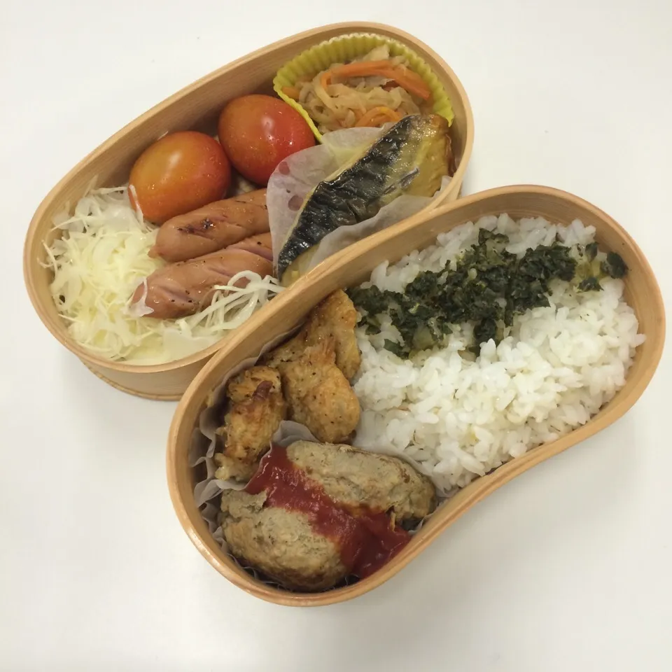 弁当（ハンバーグ、鶏肉ニンニク醤油焼き、鯖味醂焼き、ソーセージ、切り干し大根、トマト、キャベツ、木胡椒佃煮）|SasaMasa213さん