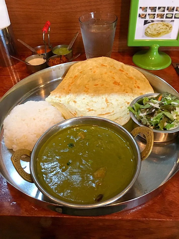 ほうれん草とチキンカレー@マドラスミールス|カリー仙人さん