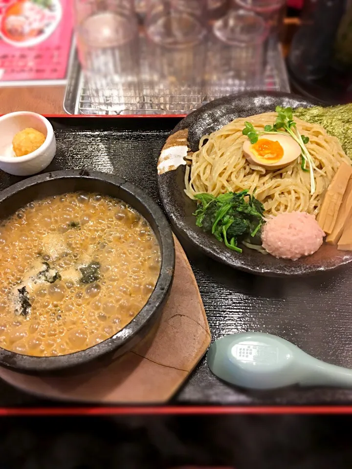 Snapdishの料理写真:竹本商店マグロセンター 本マグロあら炊きつけ麺 専用ライスボール付|Akira Kadoyaさん