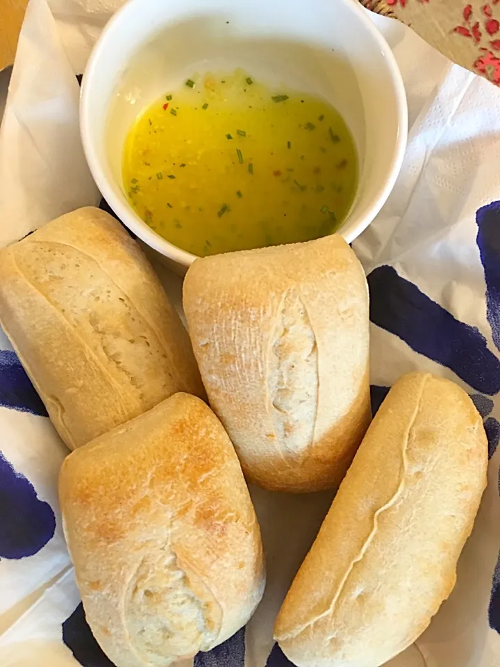 Hot french roll with parmesan rosemary dipping oil|🌺IAnneさん