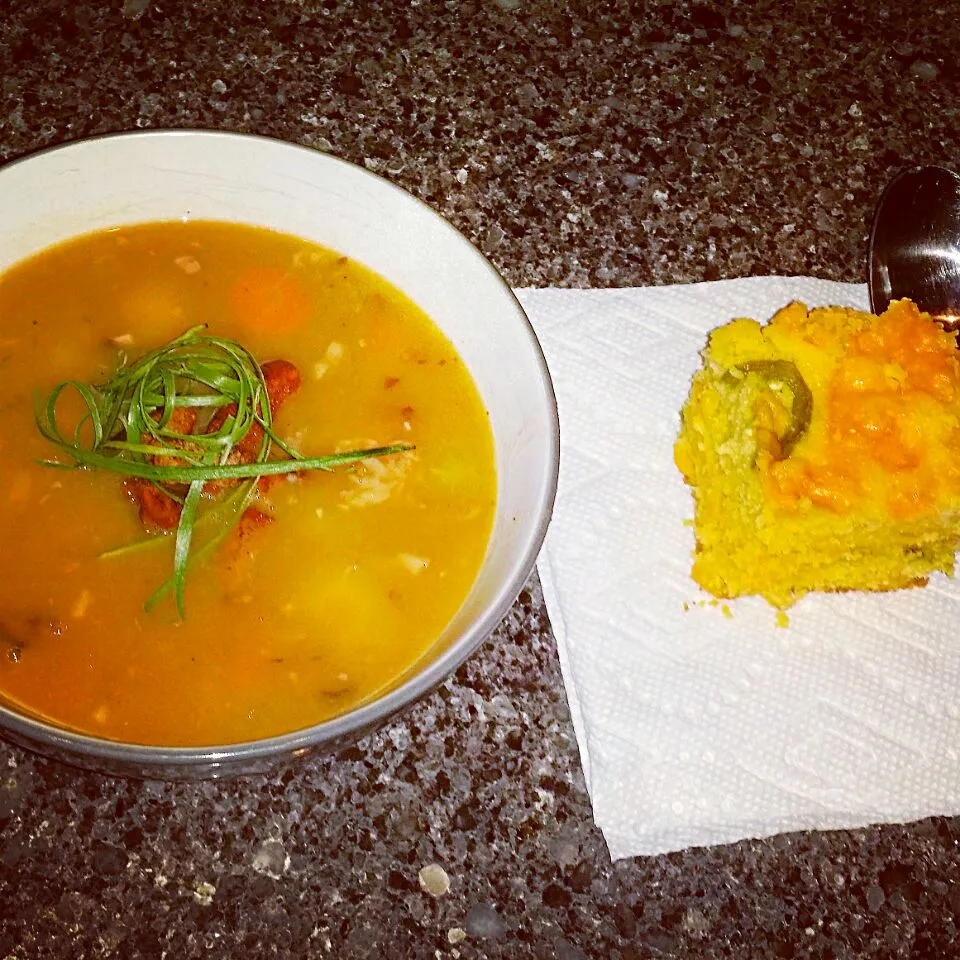 Ham & Bean Soup w/ Cracklings & Jalepeno Cheddar Corn Bread|Chef Cam Wolfeさん