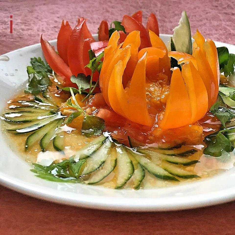 蓮の花・トマトサラダ 【Lotus flowers / Tomato salad】|izoomさん