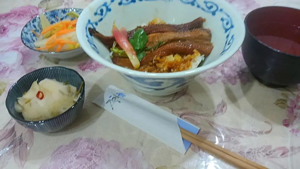 Snapdishの料理写真:穴子丼(安かった😁)常備菜２品|たえさん