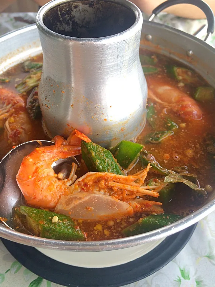 Kaeng Som Shrimp and Okra แกงส้มกุ้งกระเจี๊ยบเขียว|SaSaさん