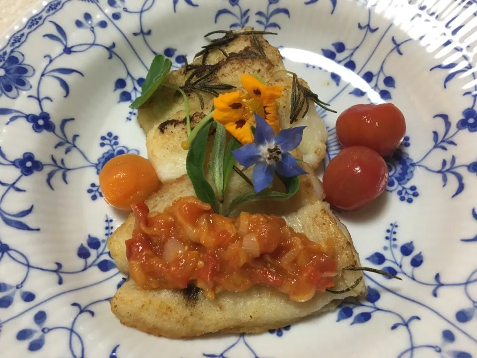 Snapdishの料理写真:白身魚とトマトサンバルソース|Kuraraさん