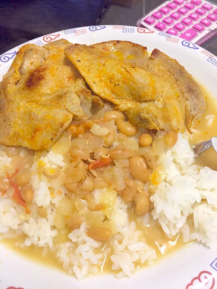 Snapdishの料理写真:Simples....arroz, feijão e bisteca.|Vander E Celineさん