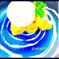 Snapdishの料理写真:กล้วยเชือมไอศครีมมะพร้าว(Banana Coconut Ice Cream)|Pakamasさん