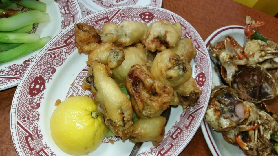 Snapdishの料理写真:fried oysters - Hop Kee Restaurant, Chinatown, NYC|steven z.y.さん