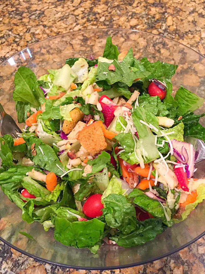 Snapdishの料理写真:Alma's Authentic Salad. Mixed with organic apples, strawberries, sweet tomatoes, bacon, carrots etc. Garnish with a special ranch dressing.|Alma's Home Kitchenさん