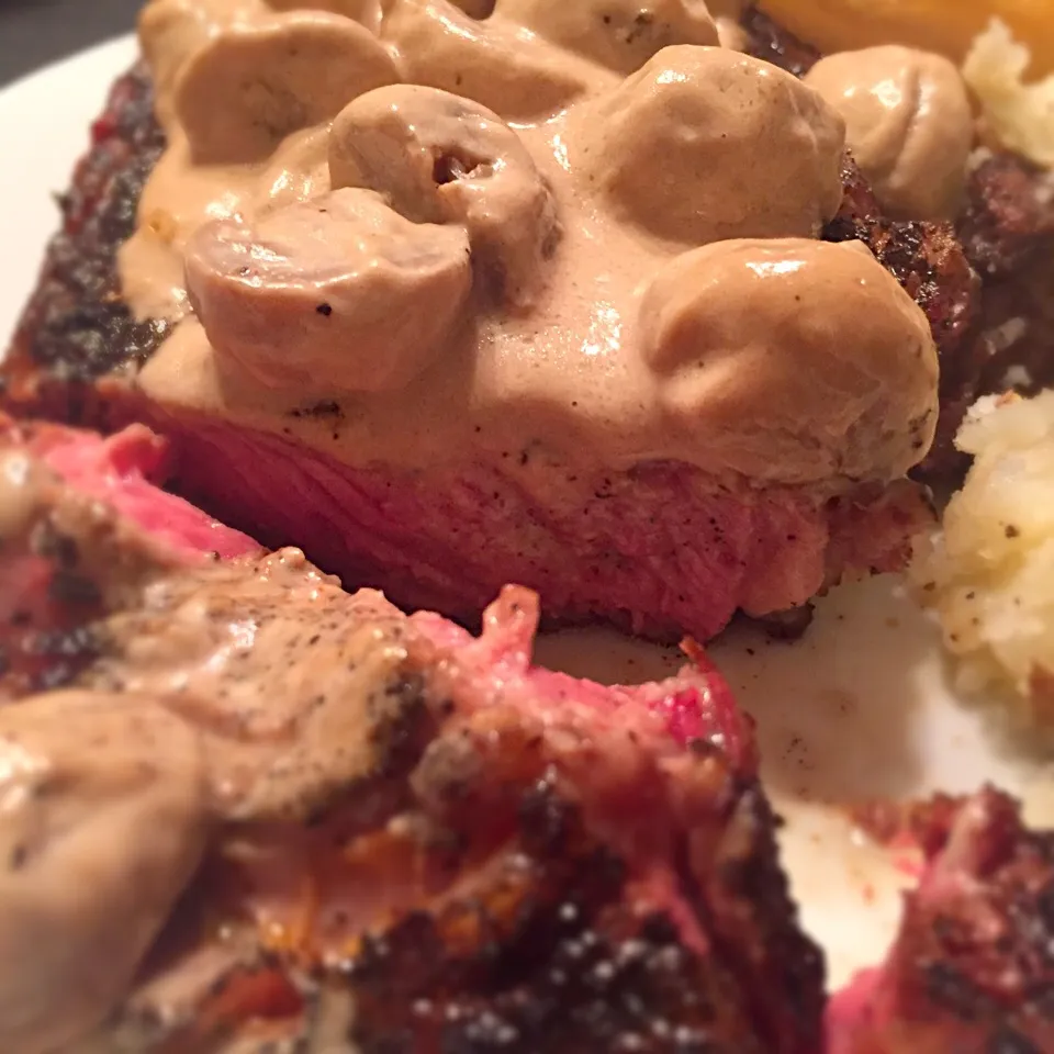 Coffee rubbed rib-eye with a whiskey mushroom sauce|TJ McAfoosさん