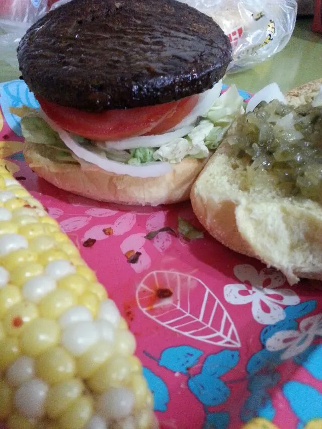 vegan burger with the works and spicy corn.|Polly Gelfusoさん