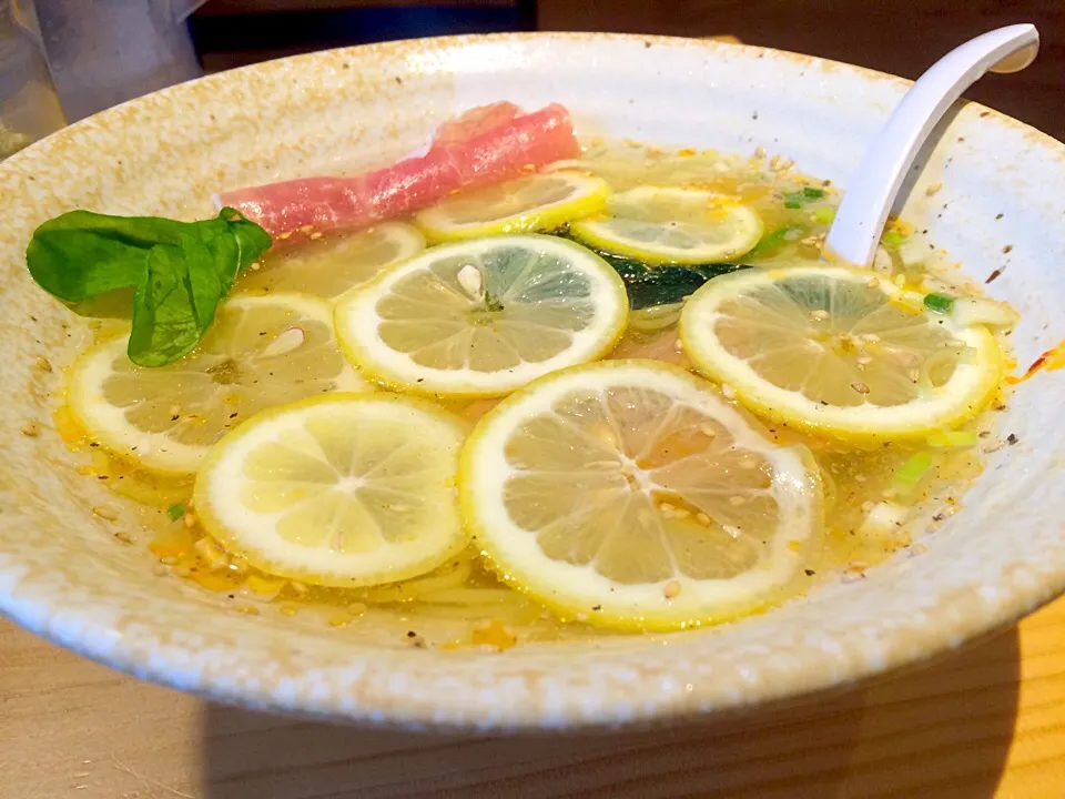 夏季限定 冷やしレモンラーメン🍋@ラーメン 蟻塚🐜|おかっぴーさん