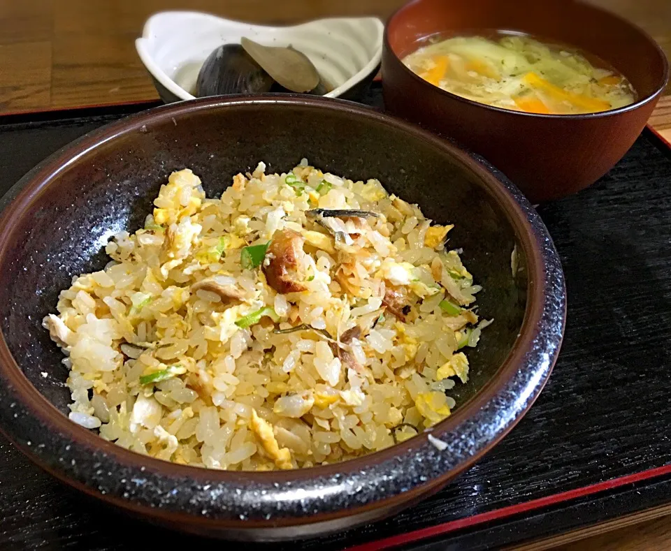 昼ごはん  塩鯖チャーハン ナスの煮物 野菜スープ|ぽんたさん