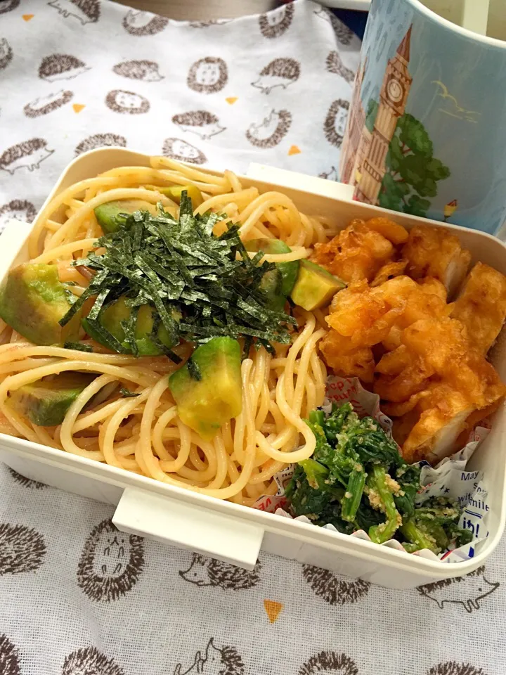 本日のお弁当。

タラコとアボカドのパスタ
フライドチキン
ほうれん草の胡麻和え|くぅさん