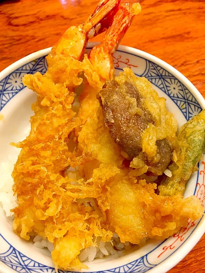 Snapdishの料理写真:海老天丼でランチ|zeroweb_bossさん