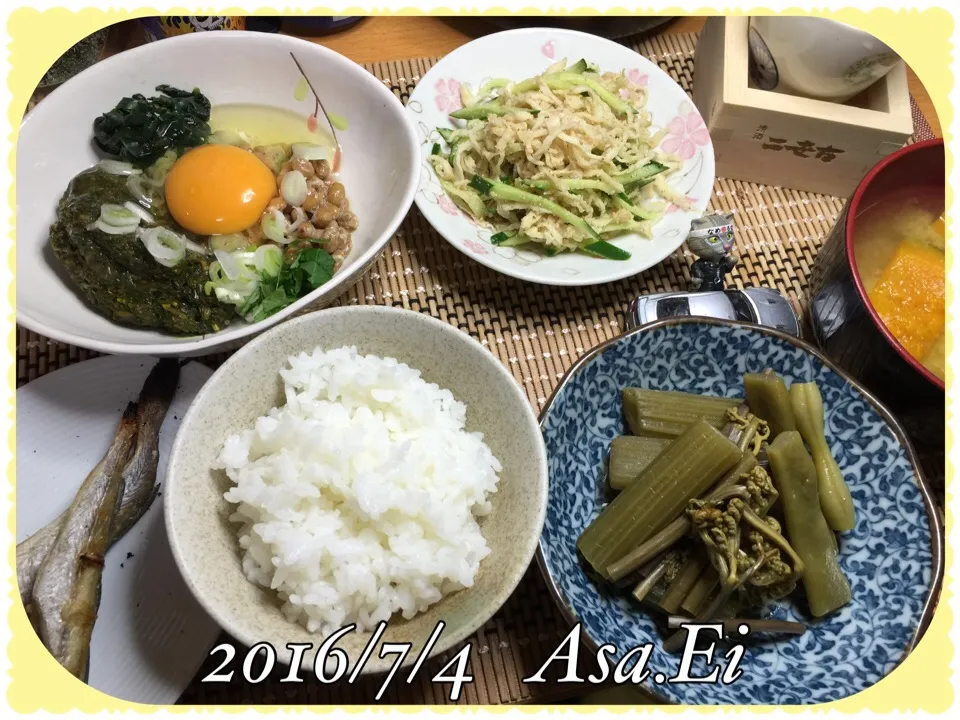 💁🏻晩ご飯🍚
青森のぎばさと納豆にベランダ菜園収穫の大葉と丘わかめと生卵で爆弾ぎばさ納豆！日曜日お出かけした時に赤井川道の駅で買ったふきとワラビの煮物。ここまでくるとお魚？と思ってしまい、我が家では珍しいこまいの焼き魚。切り干し大根ときゅうりの胡麻サラダ（火を一切使わず簡単）。かぼちゃのお味噌汁でした。|Asa Eiさん