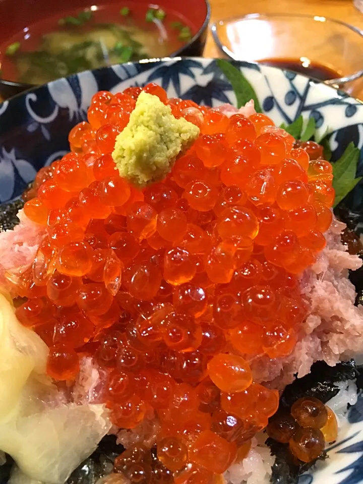 ネギトロといくらの丼|ダンディ☆和田さん