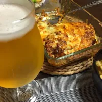 ナスとジャガイモとナスを重ねたチーズ焼き。ビールを添えて。(^^)|Katsuragi Shinyaさん