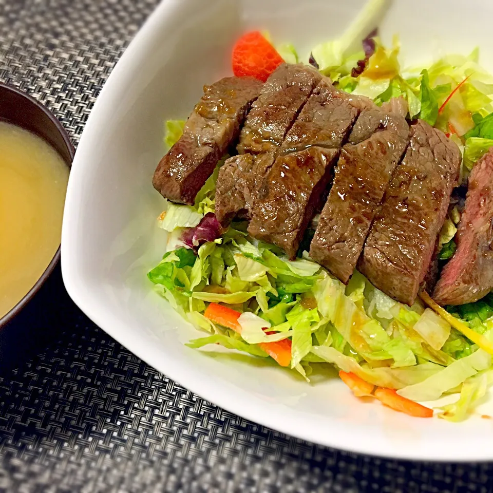 Snapdishの料理写真:ステーキ丼|miicookさん