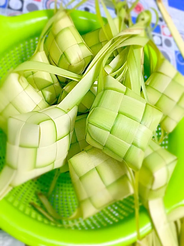 Malay ketupat daun kelapa for hari raya|talam ramuniaさん