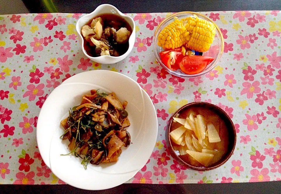 Snapdishの料理写真:ベジ料理♡高野豆腐とおかひじきの野菜炒めのご飯|みよさん