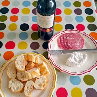 Camerbert cheese, Italian ham with bread, red wine|Cherryさん