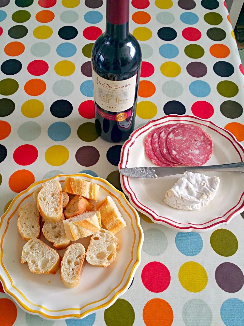 Camerbert cheese, Italian ham with bread, red wine|Cherryさん