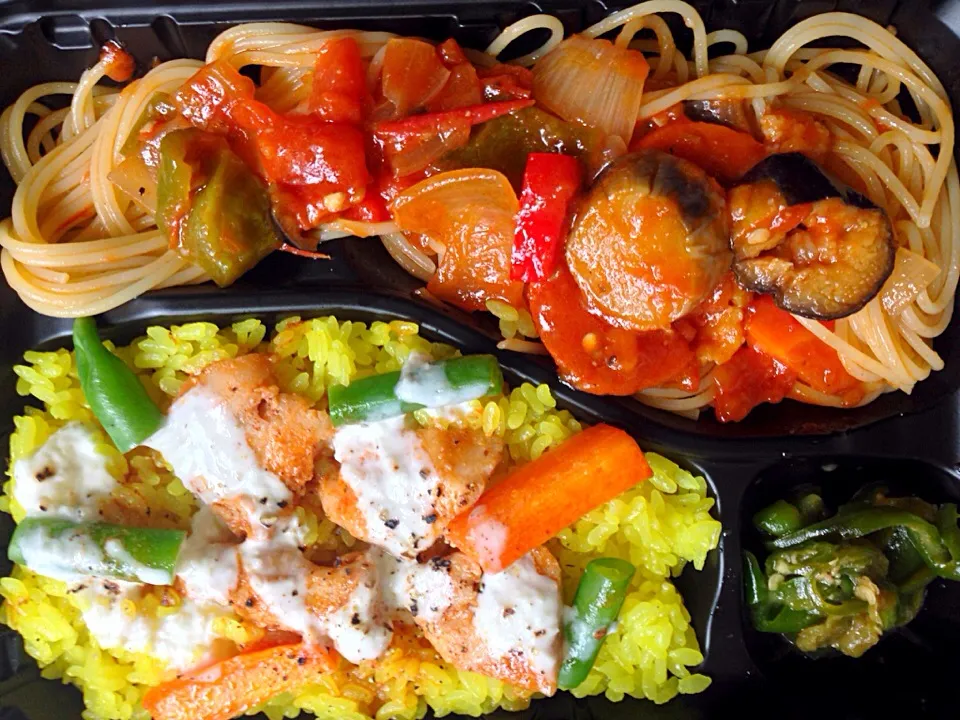 夏野菜トマト煮の冷製パスタとチキンオーバーライス弁当♪|ちーちさん