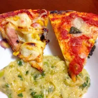 Snapdishの料理写真:ピサ🍕は手作りではないけど、前のジャガイモとネギのディップは手作りよ💕|akkoさん