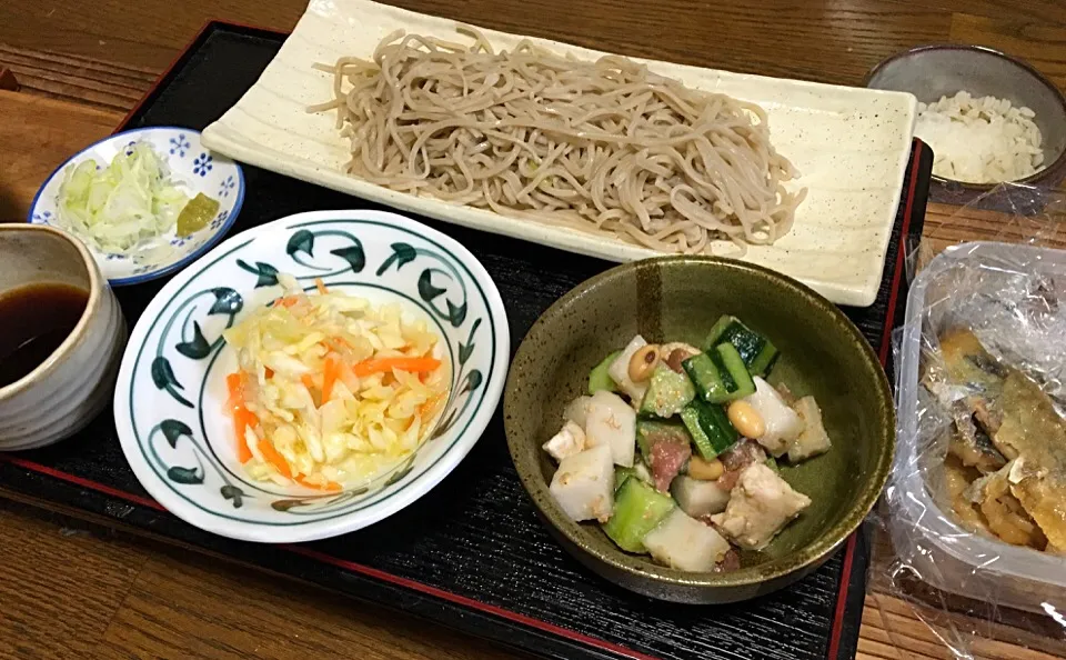 Snapdishの料理写真:昼ごはん  もりそば さんま蒲焼 コールスロー 鳥ササミと大根人参の梅和え 麦飯|ぽんたさん