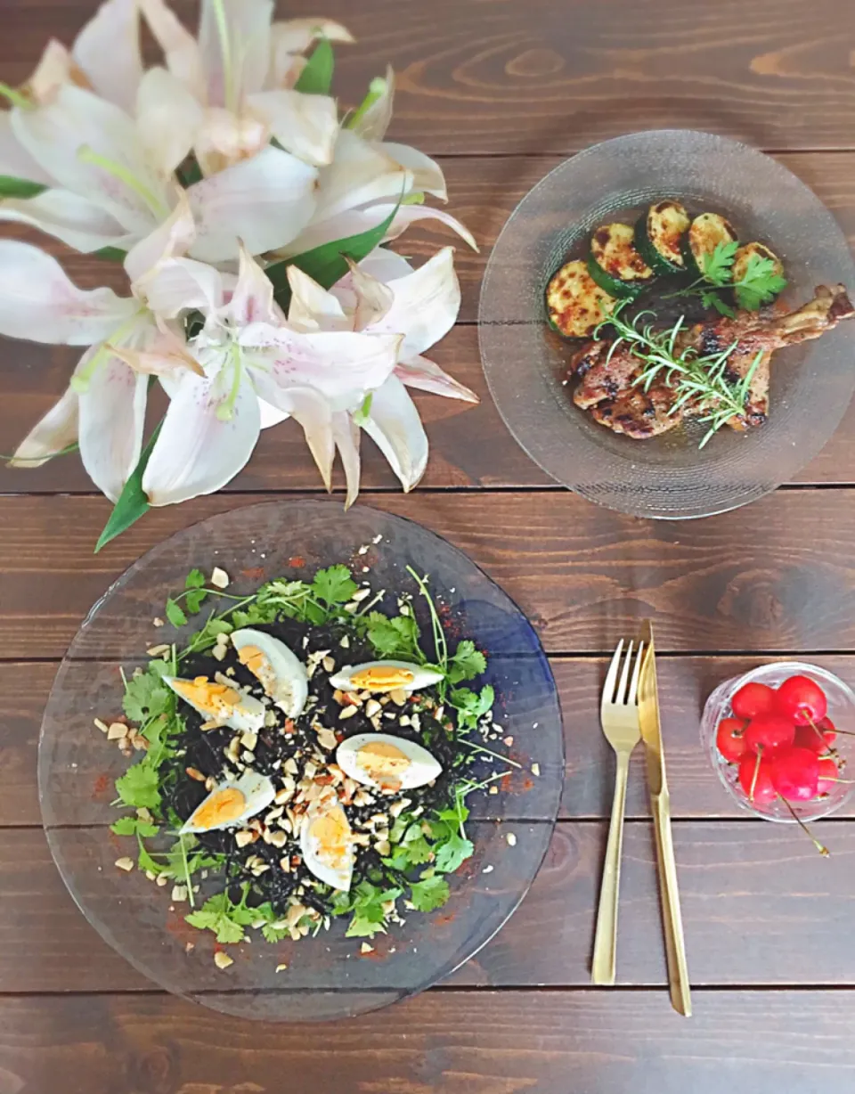 自家栽培パクチーとひじきのエスニック風サラダ/ ラム肉のソテー ズッキーニ添え🍃🌿🍴|welcomeizumiさん