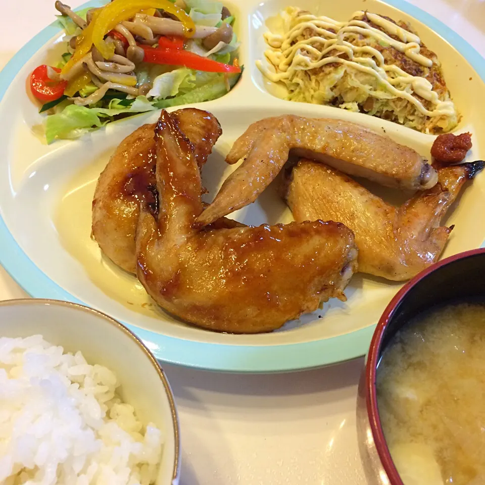 ❁手羽先照り焼き＆塩焼き
❀納豆オムレツ
✿パプリカしめじ炒め乗っけサラダ
✾キャベツたまねぎ豆腐の味噌汁

2016年7月6日|ちび太さん