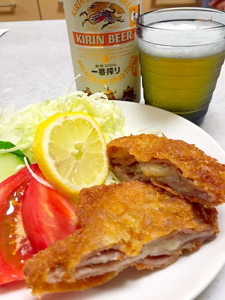 コンテチーズ入り
ミルフィーユ豚カツとビール🍺|Loveミニーさん