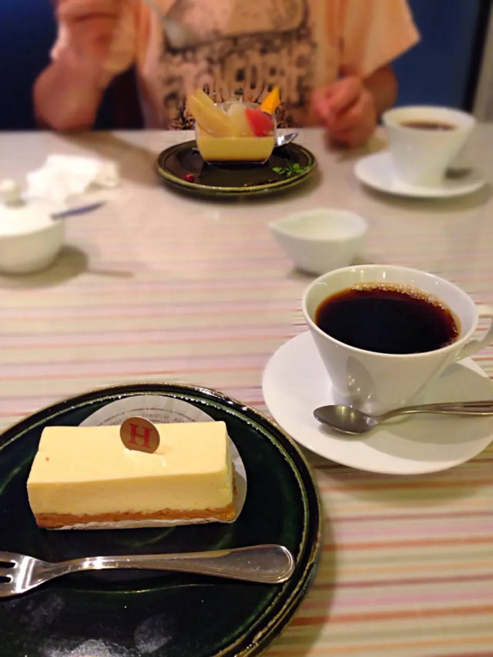 定番チーズケーキ と コーヒー
プリンアラモード|こいちさん