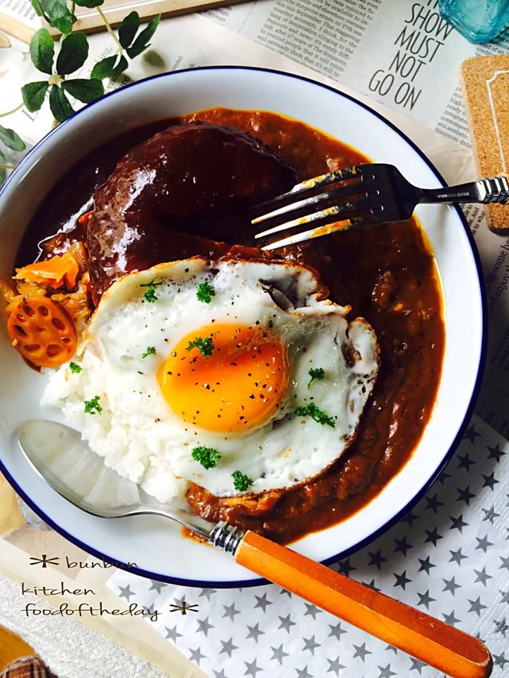 Snapdishの料理写真:ハンバーグカレーライス♡目玉焼きのせ〜♡|ハナたなさん