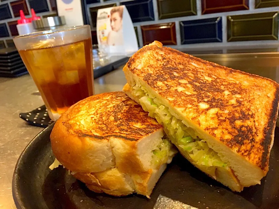 キャベツのホットサンド🍞☕️|虎キチ6さん