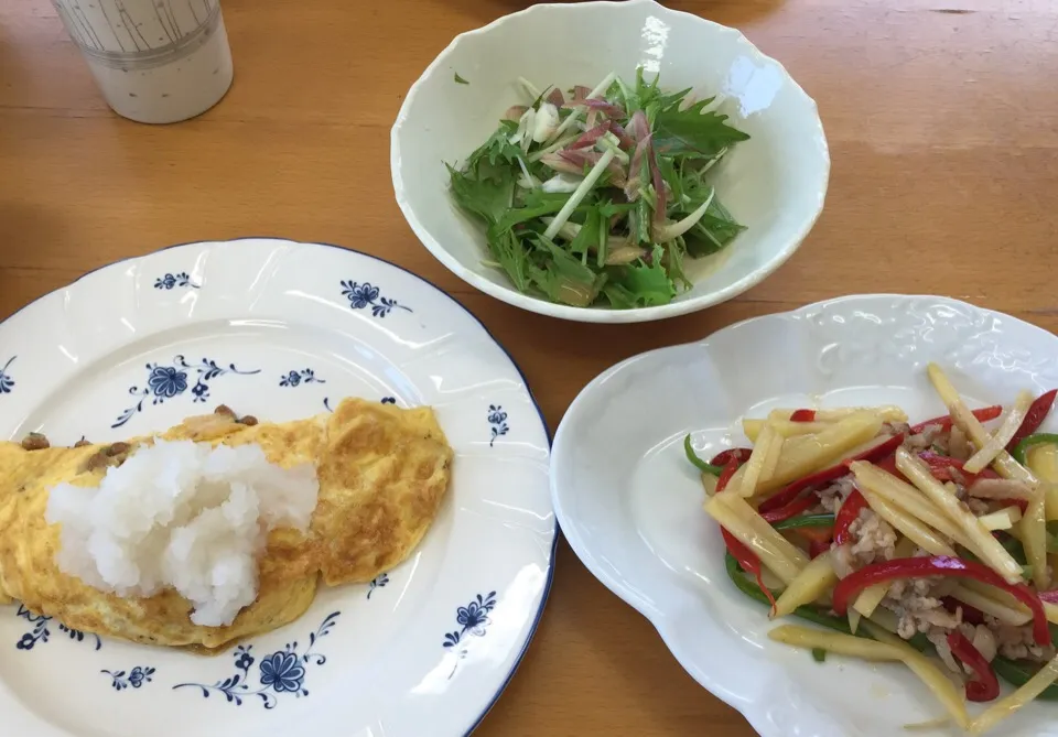 納豆オムレツ、じゃがいもとピーマンの炒め煮、水菜のサラダ。|furu0629さん