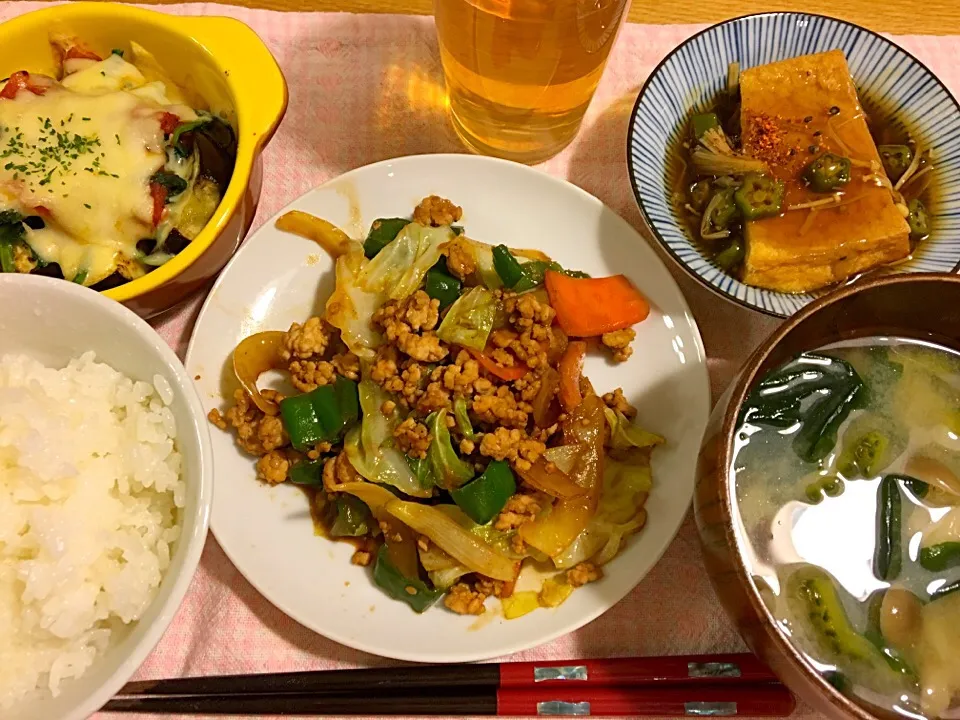 ＊甘辛肉味噌キャベツ炒め
＊茄子とほうれん草のトマトチーズ焼き
＊厚揚げ〜えのきとオクラのポン酢餡かけ
＊ゴーヤとしめじとワカメの味噌汁|モケモケさん