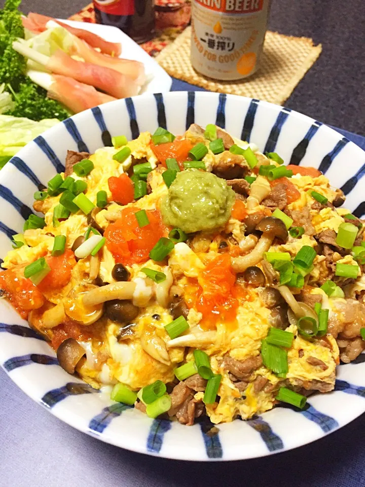 牛肉とトマトの卵とじ丼|ほっけまんさん