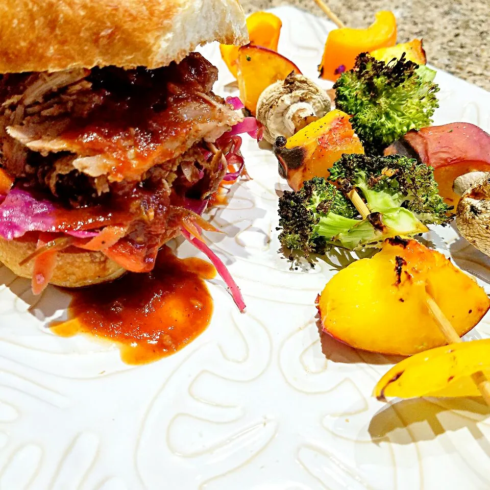 Bar-B-Que Pulled Pork Samiche w/ Serrano Slaw & Georgia Peach Grilled Skewers|Chef Cam Wolfeさん