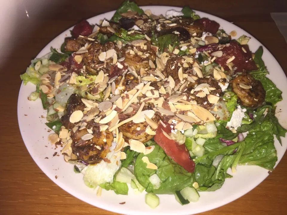 Being good...Trying something new....*Grilled Watermelon & Spicy Shrimp Salad. #Applebees|Richard Thompsonさん