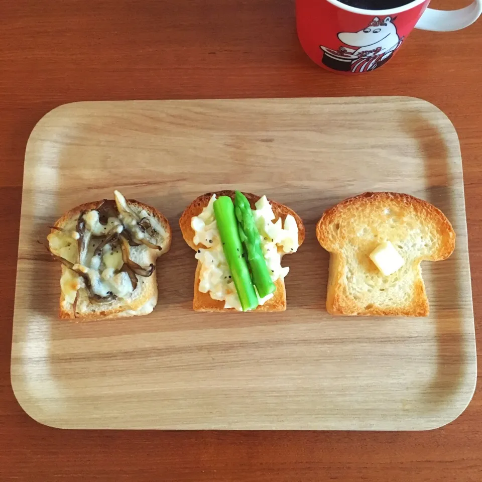 きのこパンで色々朝ごはん🍄きのこチーズ🧀たまごアスパラ🍳シンプルバター💕💕|ふきこんぶさん