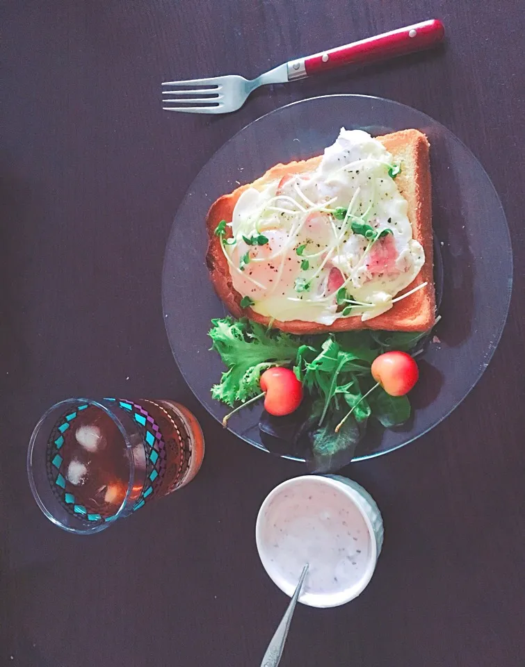 #breakfast🍞🍳 #bacon/egg/reaf #black pepper #gingerlemontea🍹 #blueberryYoghurt #Rainiercherry🍒  Ｉ made👌🏻|natsuさん