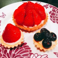 Strawberry Tart and Mini Strawberry&Blueberry Tarts|enJOYさん