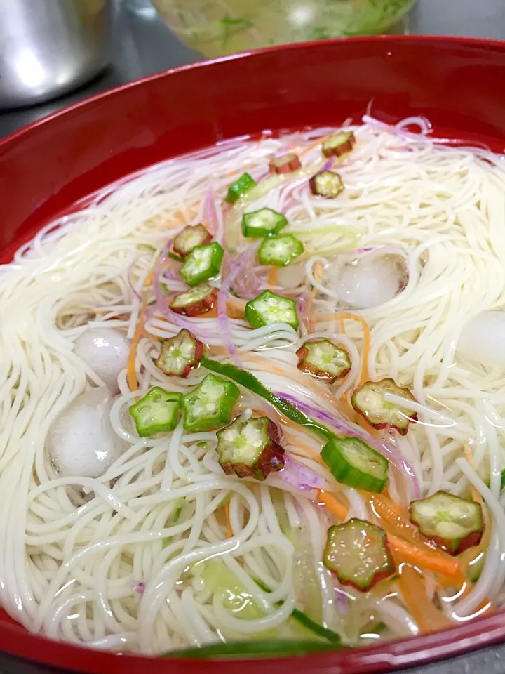 七夕素麺   千切り野菜で天の川をイメージ😁
千切り器調子悪くて包丁で野菜切りましたわ(^ω^;)|Yuuki🍷🍶🍻さん