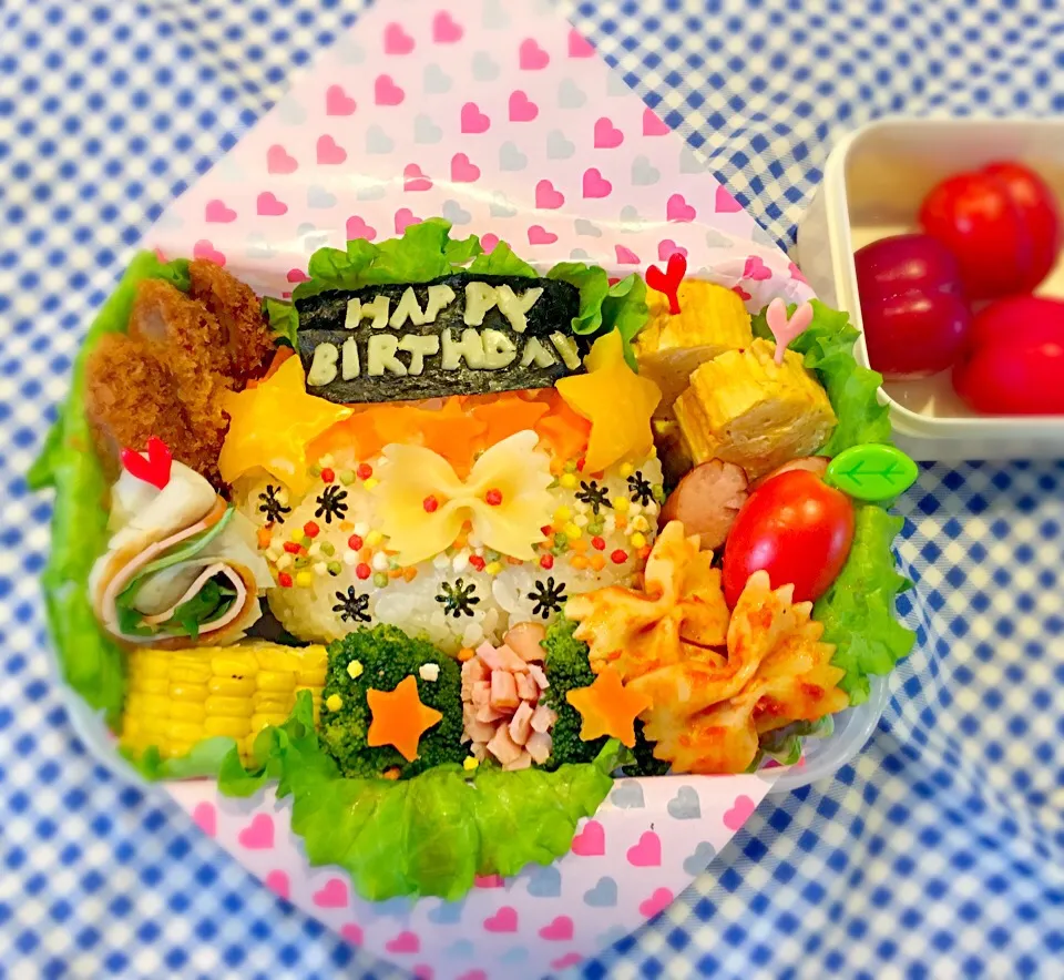 次男の社会見学弁当🍀
私の誕生日ということで、ケーキに見立てたつもり〜🎂が、全く見えず😝|なかじー。さん