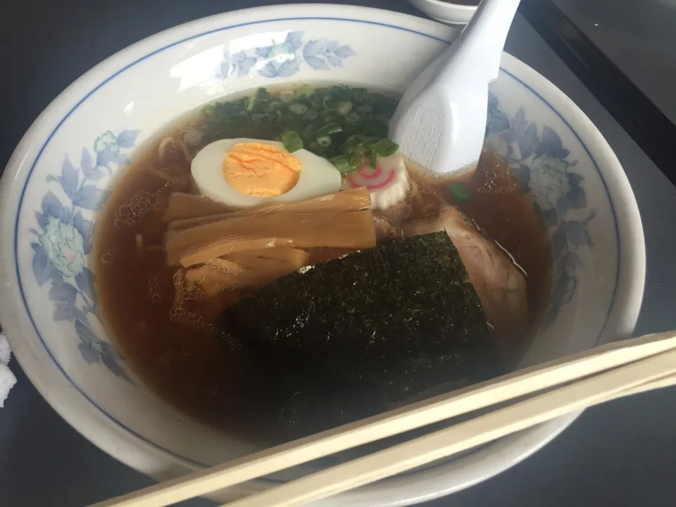 【一休】醤油ラーメン|りをさん